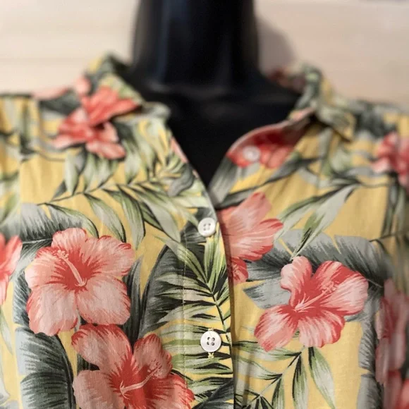 ⚡️5/$15⚡️American Eagle | Yellow Hawaiian Crop Top | S - Picture 4 of 12